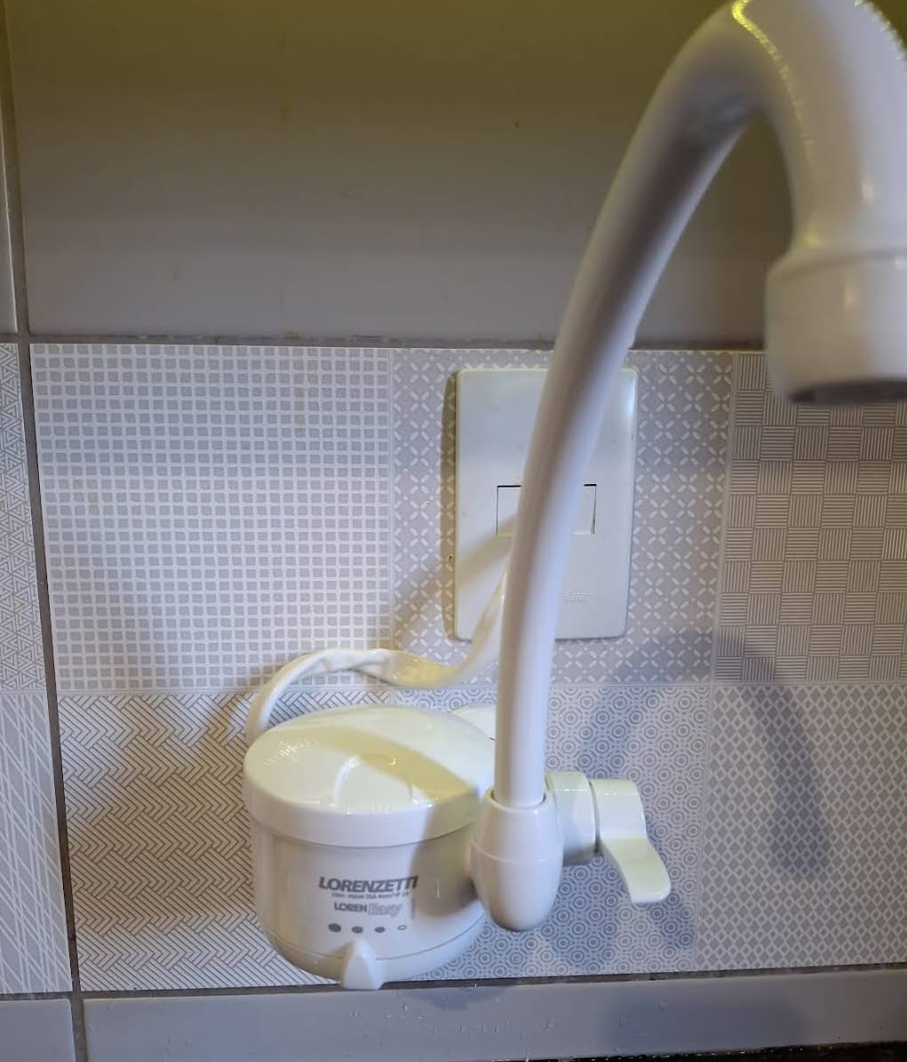Torneira elétrica instalada na cozinha